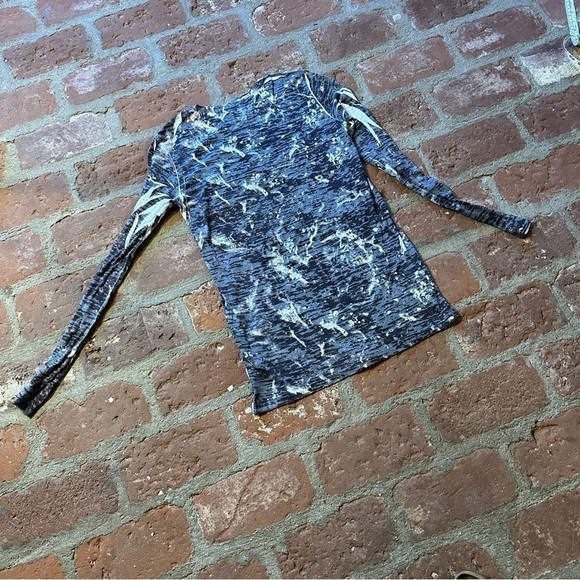 Elvis Laskin abstract long sleeved black, white & gray size small top - Picture 10 of 13